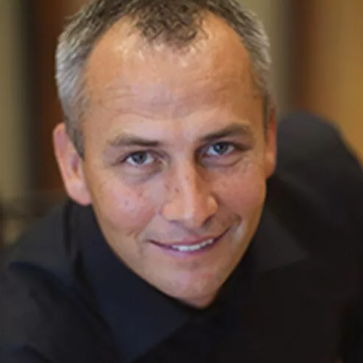 Curtis  Holmes