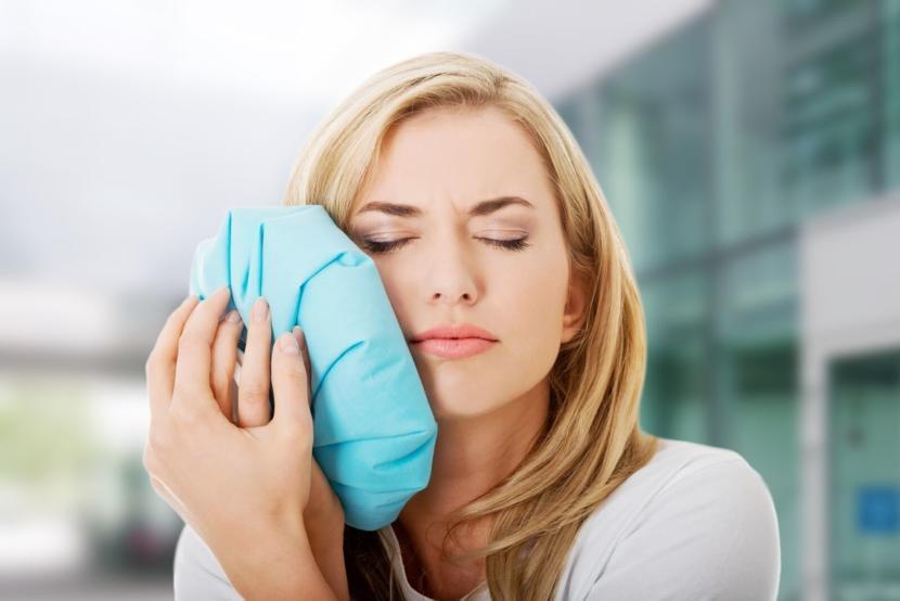 What Are the Causes and Symptoms of Dry Socket?